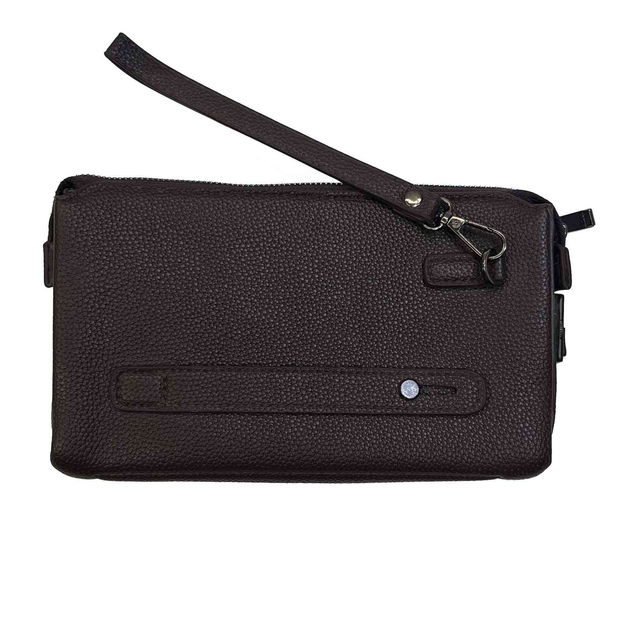 حقيبة جلد فاخرة مصنوعة من أجود أنواع الجلد الطبيعي لتمنح مظهراً أنيقاً ومتيناً في الوقت نفسه.
بني داكن أنيق يناسب جميع الإطلالات الرسمية والكاجوال.

مستطيل عصري مع مقبض علوي مريح للحمل اليومي.

مزودة بقفل معدني أنيق ومحكم لتأمين المقتنيات بأمان تام.

لمسات معدنية لامعة تضيف فخامة وأناقة للحقيبة.

مثالية لحمل المستندات، الأجهزة اللوحية، أو الاستخدام اليومي العصري مع وجود جيوب داخلية.

تجمع بين الفخامة، العملية، والمتانة في تصميم واحد يليق بالذوق الرفيع


**إذا كنت صاحب هذا الإعلان وتريد حذفه لأي سبب، رجاءا أرسل رسالة إلى الدعم الفني**