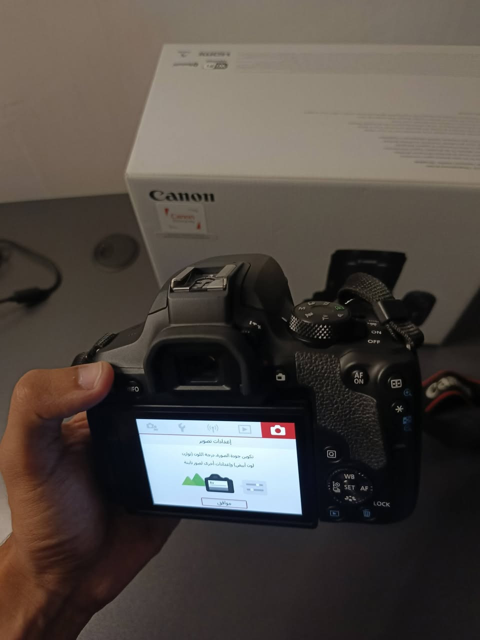 ‏📸 للبيع | Canon EOS 850D مع عدسة 18-55mm
‏كاميرا احترافية بحالة ممتازة جدًا، مناسبة للتصوير الفوتوغرافي وصناعة المحتوى والفيديو.
‏تتميز بجودة تصوير عالية وسهولة استخدام ممتازة للمبتدئين  👌
‏🔹 الموديل: Canon EOS 850D
‏🔹 العدسة: 18-55mm
‏🔹 الحالة: نظيفة جدًا 
‏🔹 الاستخدام: خفيف
‏🔹 التصوير: صور وفيديو بدقة ممتازة
‏🔹 الشاشة: متحركة تعمل باللمس
‏🔹 تدعم الواي فاي والبلوتوث
‏📦 الكرتون والملحقات متوفرة
‏💰 السعر: [خاص]
‏📍 الموقع: بغداد


**إذا كنت صاحب هذا الإعلان وتريد حذفه لأي سبب، رجاءا أرسل رسالة إلى الدعم الفني**