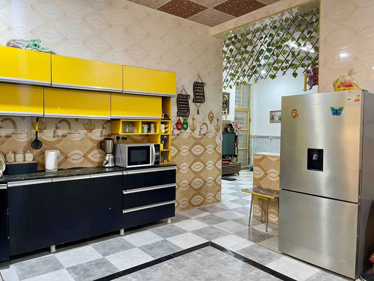 📐 مساحة: 200م حي النداء ....
مجمع بيتي ٢
📜 طابو سند حر – طابق واحد

🔸 المحتويات:
• غرفتين 🛏️
• صالة 🛋️
• مطبخ 🍽️حار وبارد
• استقبال 👥
• صحيات عدد 2 🚿
سطح عدد ٢
مع مخزن جبير 
البيت مرتب ونظيف
السعر ١٢٥ قفل 
للاستفسار اكثر ***********
