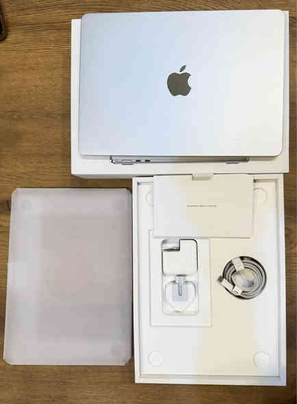 (PENDING) ‎MacBook Air M2 13.6-inch
256GB  8-core CPU
زۆر خاوێنە کامل ئەشیا بیلادی خۆی لەگەڵە ***********‎ أربيل
