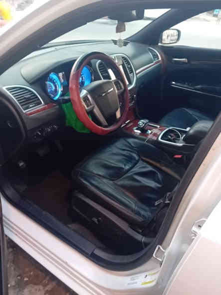 سلام عليكم اوباما موديل 2014 ادوات كصه جنطه فقط بدون اي تبديل او حادث سياره جديده طك كارتون وجاهزه من كلشي منضومه زنون كشنات جلد كهربائية تدفئ تبريد كير مكينه كله جديد 
مكاني بغداد ولسعر 68 
وذا اكو مراوس اوباما جارجر وبفرق لان محتاج فرق 
***********
