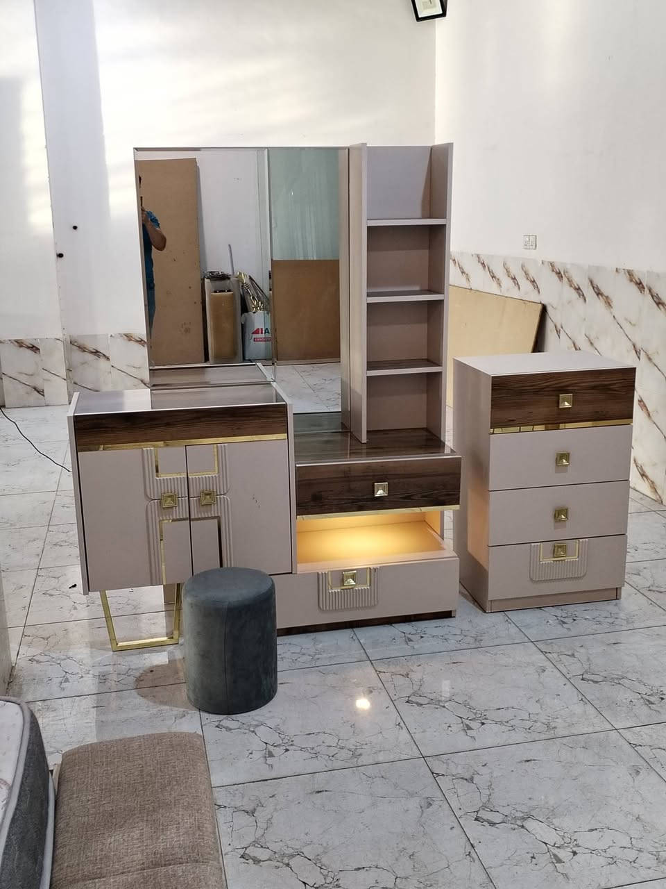 غرفه نوم تركي 9قطع مستعمل شهر للستفسار ***********
