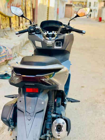 سلام عليكم بي سي اكس جيل الرابع دراجه جديده وكفاله عامه جيب ١٠ فيتريه وتعال دراجه خير من الله لون مميز اخوان المايعرف بيهن لا يكسر بل حلال السعر 20 ورقه وبيهه مجال للشراي مكاني مدينه الصدر رقمي ***********
