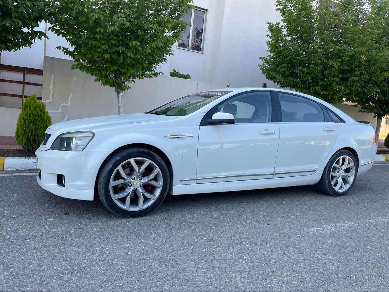 للبيع كابرس SS  
من المميزات بالعراق   
السيارة اصل رويال 2011 خليجي كفاله
محرك 6200 ——- 6 نمر  
بيها كلث قطع صبغ بدون حادث    
 فول تجي اعلى شي بالكابرسات
 من تحكم خلفي منفصل
 لحد اللايت داينمك يصعد وينزل حسب الطريق 
والميموري بكشن السائق ٣ وضعيات 
شاشات خلفيه
شاشه جبيره كامره
حساسات خلفيه واماميه
السياره كامل شكلها ss دعاميات
دواخل نظيفه حيل
وكشرها وعضمتها كلش حلوه
سياره بيها اكزوز 3 انج وهدرز لونك تيوب 
صدر امامي خلفي كله جديد
تايرات اماميه جدد 
سياره بدون نقص 
تدفئه تبريد كهربائيات خير من الله والسياره احلى 
 من الصور بهواي
رقم السياره اربيل جديد تحويل مباشر

سعر 135

*********** السليمانية, العراق
