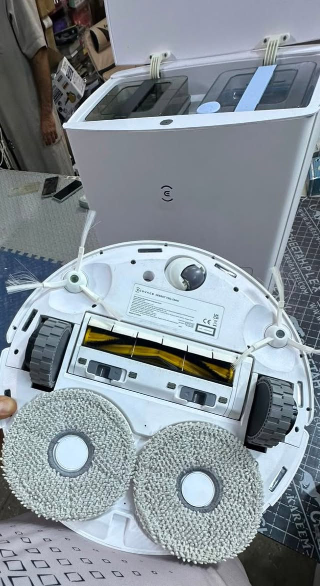Ecovacs Deebot T20 Omni
السعر 375 وضمان شهر بالجهاز 

• قوة شفط عالية 6000Pa لتنظيف الغبار والشعر والأوساخ بسهولة
• نظام مسح دوّار مزدوج يعطي تنظيف أقوى للبقع مقارنة بالمسح التقليدي
• يرفع المماسح تلقائياً عند صعوده على السجاد حتى ما يبلله
• محطة OMNI ذكية تقوم بتفريغ الغبار بشكل تلقائي
• غسل المماسح بالماء الحار للمساعدة بإزالة الأوساخ والروائح
• تجفيف المماسح بالهواء لمنع الروائح والبكتيريا
• تعبئة الماء تلقائياً بدون تدخل مستمر من المستخدم
• نظام خرائط LiDAR سريع ودقيق لتحديد الغرف والمسارات
• يتجنب الأحذية والأسلاك والعوائق بفضل حساسات 3D الذكية
• إمكانية تحديد مناطق ممنوعة أو غرف معينة للتنظيف
• يدعم التحكم من تطبيق الموبايل بالكامل
• إمكانية تشغيله بالصوت عبر Alexa وGoogle Assistant
• بطارية طويلة تكفي لتنظيف مساحات كبيرة
• يرجع تلقائياً للشحن ويكمل التنظيف من نفس المكان
• مناسب جداً للشعر الطويل وشعر الحيوانات الأليفة
• هادئ نسبياً مقارنة بكثير من المنافسين
• تصميم فاخر ومحطة متكاملة تقلل الحاجة للتنظيف اليدوي
• يدعم التنظيف المجدول حسب الأيام والأوقات
• إمكانية التحكم بقوة الشفط وكمية الماء لكل غرفة
• يعتبر من أفضل الروبوتات للمسح والغسيل الأوتوماتيكي


**إذا كنت صاحب هذا الإعلان وتريد حذفه لأي سبب، رجاءا أرسل رسالة إلى الدعم الفني**