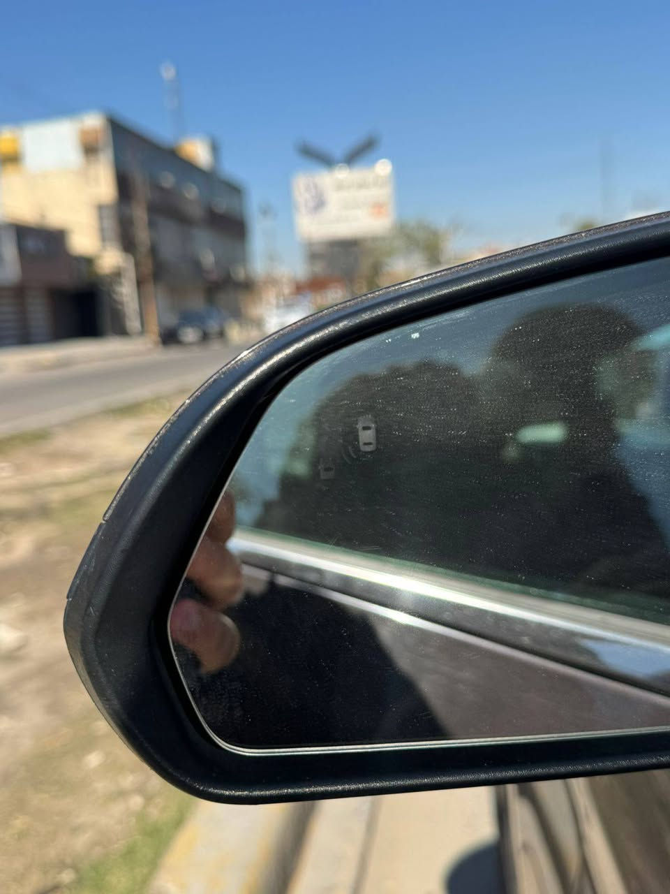 السلام عليكم 
مره خصه الادمن المحترم 
للبيع هونداي سوناتا موديل 2017 واريد أمريكي 
فول مواصفات لمتد 
كشنات جلد وكهرباء وتدفئه 
شاشه وكامره وحساسات ورادار خلفي ورادار جانبي 
قطعتين تبريد 
فتحه سقف 
ماشيه 55 مايل 
كير ومكينه وصدر كفاله 
حادثها جاملغ خلفي وقبق صندوق فقط وصور الحادث مرفقه بل منشور 
السعر 127 وبيها مجال 
رقم بغداد وشرط التحول 
مكان السياره بغداد السيديه 
*********** بغداد, العراق
