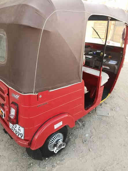 من رخصت الادمن تكتك للبيع موديل 2018شهر12 محسوبه 19 ابسمي بيه مكينه 20مصبوغة صبغ عام الجماليه لاضربه ولا شخطه تكتك مكينه مجفته بعدهي على سحك تكتك كهربائيات غيرهن كله شغال وجديده تخم تاير جديد  اقرة تفاصيل كله رجاء وخابر كلشي بلتكتك مذكور  مكاني كربلاء المقدسة امن الداخلي قرب افران اللؤلؤه هنا الاستفسار الاتصال على الرقم التالي *********** السعر 4600 ملايين وبيه مجال
