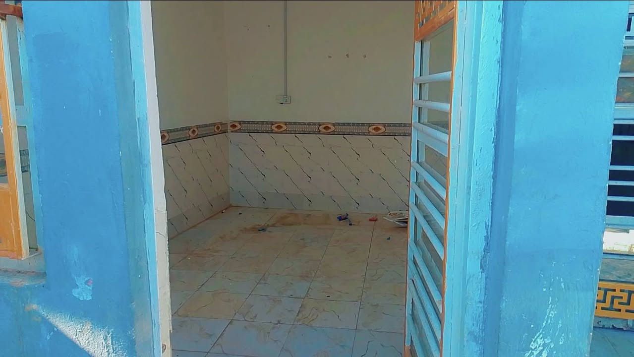 بيت للايجار مساحته 👈 100م
( غرفه ___ هول ___ مطبخ ___ استقبال ___ صحيات ___ ممر ___ السقف صب كونكريت ___ الارضية سيراميك ) 

#الخدمات 👇
1 كيبل ضوئي انترنت ✅ 
2 مي بدون ماطور ✅ 
3 مولد ذهبي ✅ 
4 الارضية سيراميك ✅ 
5 السقف صب كونكريت ✅ 
6 استلام مباشر ✅ 
7 عرض الشارع 7م ✅
8 ثالث بيت ع شارع التبليط الرئيسي مال المنطقه ✅ 

سعر الإيجار 👈 ( 150 الف ) 
#للاستفسار__مراسله__الصفحه
