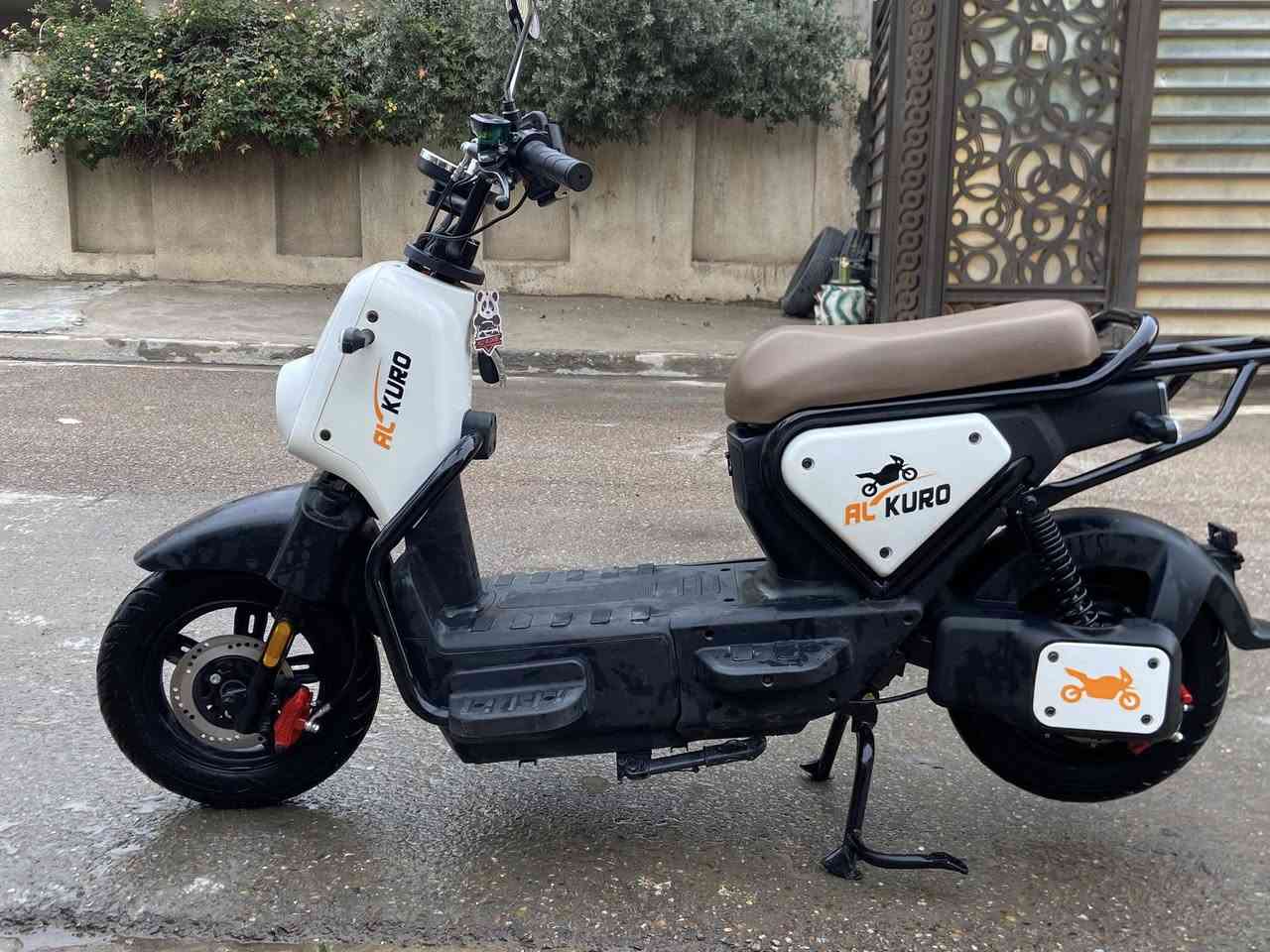 دراجة سكنس ام عيون خمس بطاريات ولي تمشيك 40كيلو بالشحنه الوحده سرعه 60 حقيقي الملف 1500 السعر650 وبيهة مجال للاتصال ***********
المكان بغداد البياع الرسالة الثالثة
