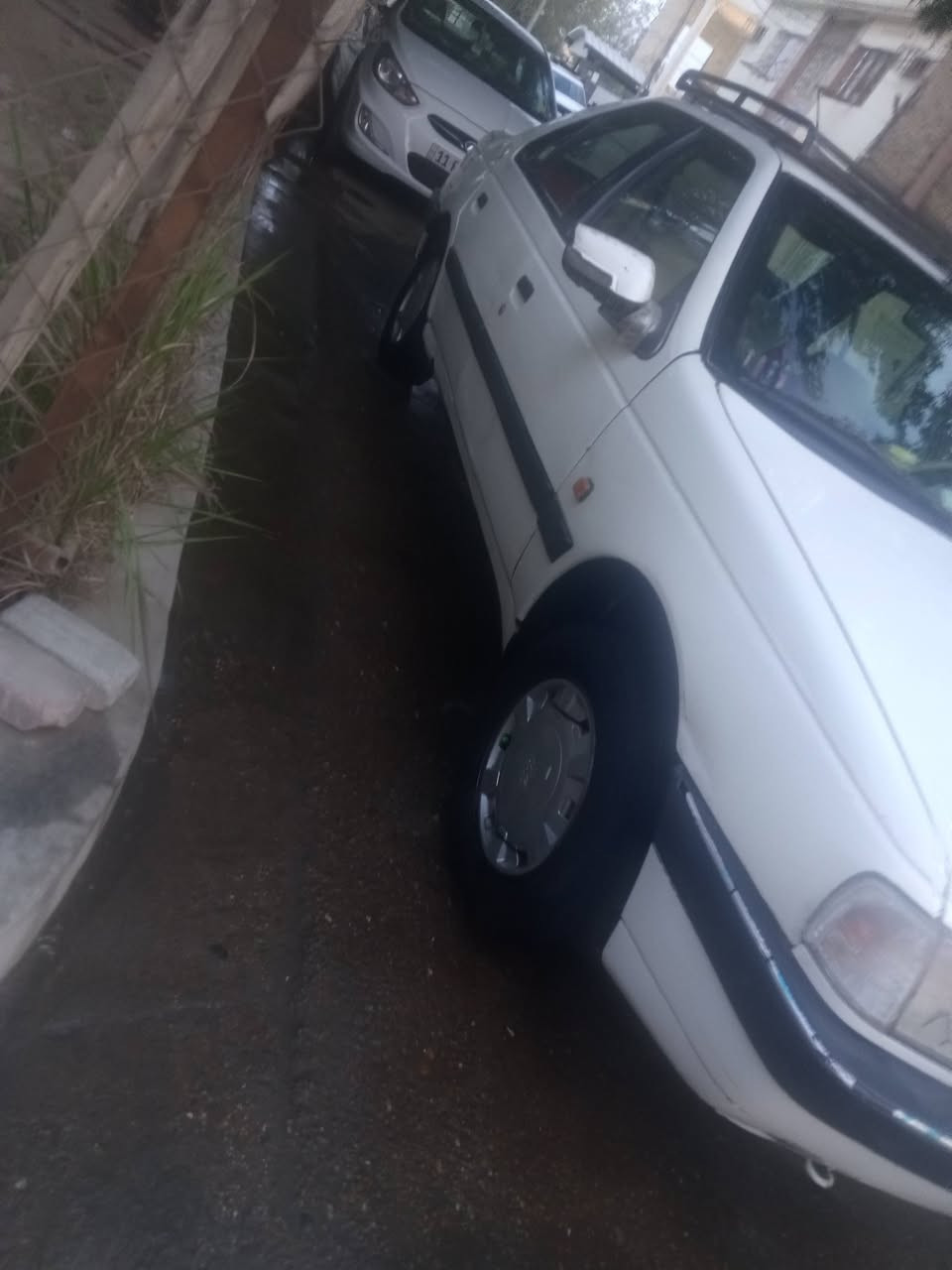 سلام عليكم سياره بيجو 405سعر 32ورقة رقم الهاتف ***********
