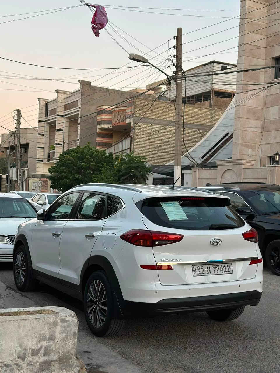 السلام عليكم توكسان موديل ٢٠٢٠ السياره بيها بارد بل جاملغ الايسر وضربه بل  جاملغ الايمن كما هيه رصعه زوج تايرات السياره كفاله ماعدا ذني تبريد ثلج ماشيه 64 مكان السياره بغداد السعر190 وبيها مجال واتساب ***********

