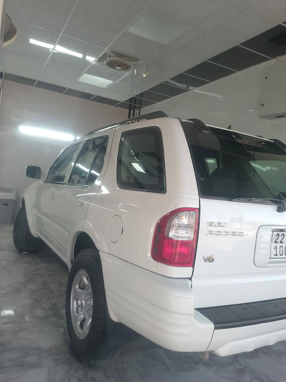 ازوزه موديل ٢٠٠٢ محرك ٦ سلندر مكفول رقم اربيل دولي اباسمي هزه براد كلها جدد تحويل او وكاله حاضر سياره ابلاديه مال جناي السعر ٦٩ وبيها مجال *********** و ***********
