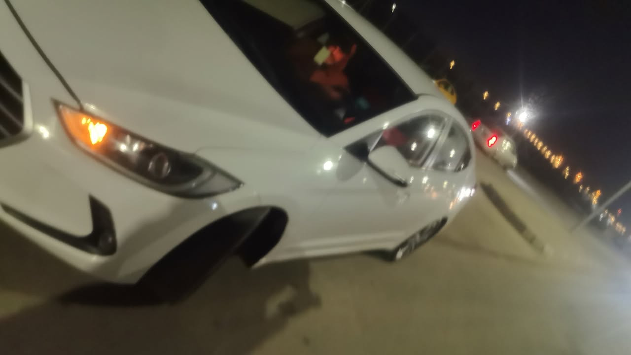 السلام عليكم 
افانتي 2018 بصمه 
فول بدون فتحه

سنويه وهزه جديد بسمانا
تحويل مباشر 
محرك جيدي اي 
بيها باب وجاملغ خلفي رش بدون ضرر
سعر 125 ومجال بسيط
مكان سياره ربيعه 
***********
***********
