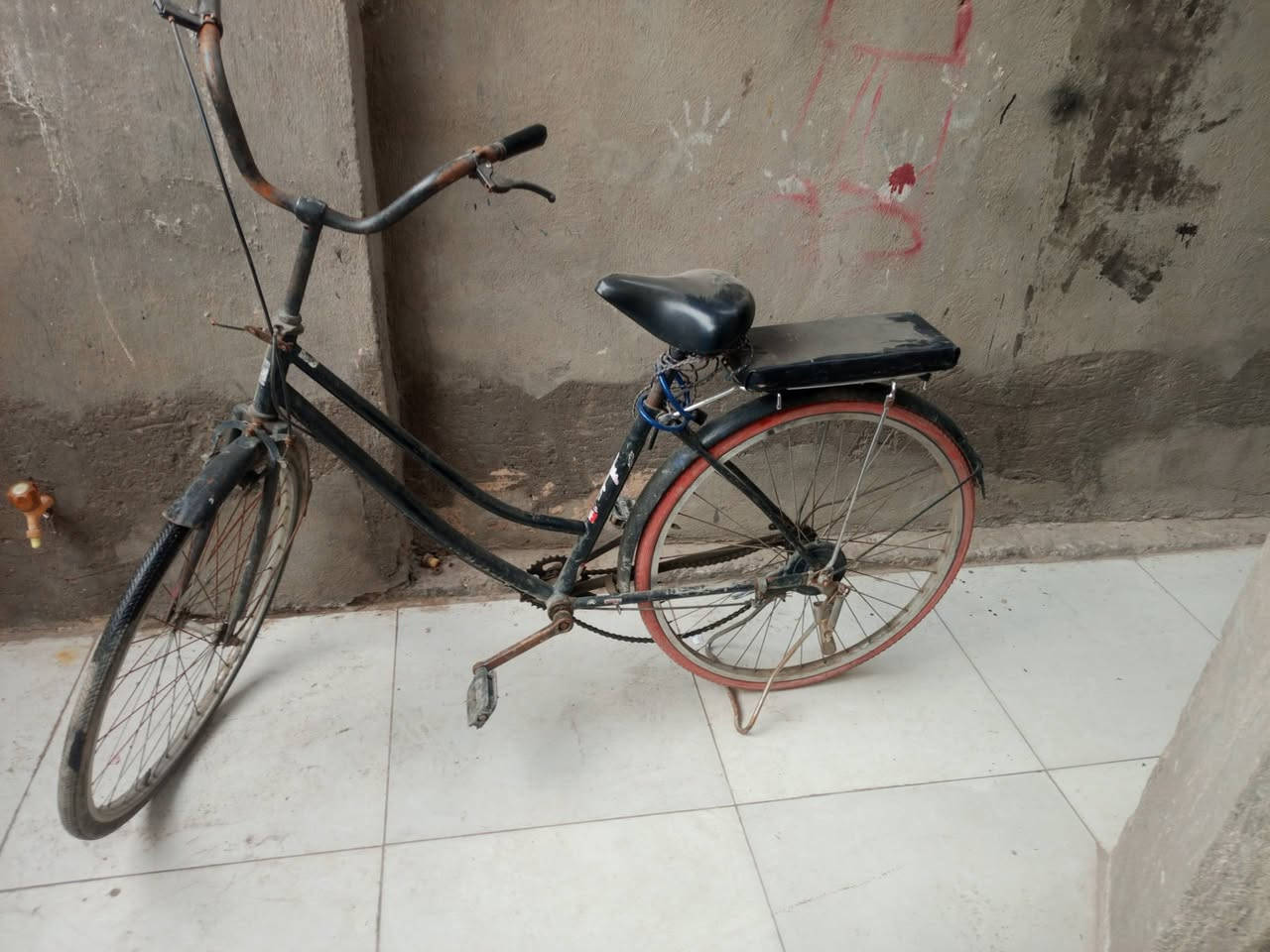 بيع باسكلات 3 السود ب 40 ول وردي 20 العنوان بغداد الدوره التفاصيل عله هاذه الرقم ***********
