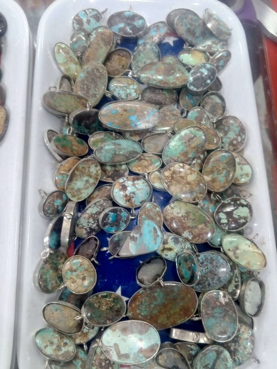 كلايد حجر الفيروز الاصلي جمله فقط لصحاب البيجات لناس على باب الله الفحص أمام المندوب يوجد توصيل لجميع المحافظات رقم الحجز الواتساب ***********
