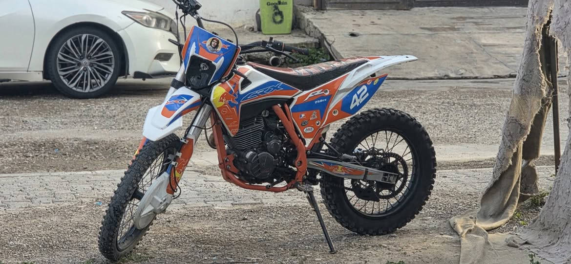 CRX محرك زنجيل حجم محرك 250
موديل 2023 شلعه معدل كلش قوي بي نقوصات خفيف ينزل من سعر ان شاءالله 
سعرها 750 بي مجال 
***********
