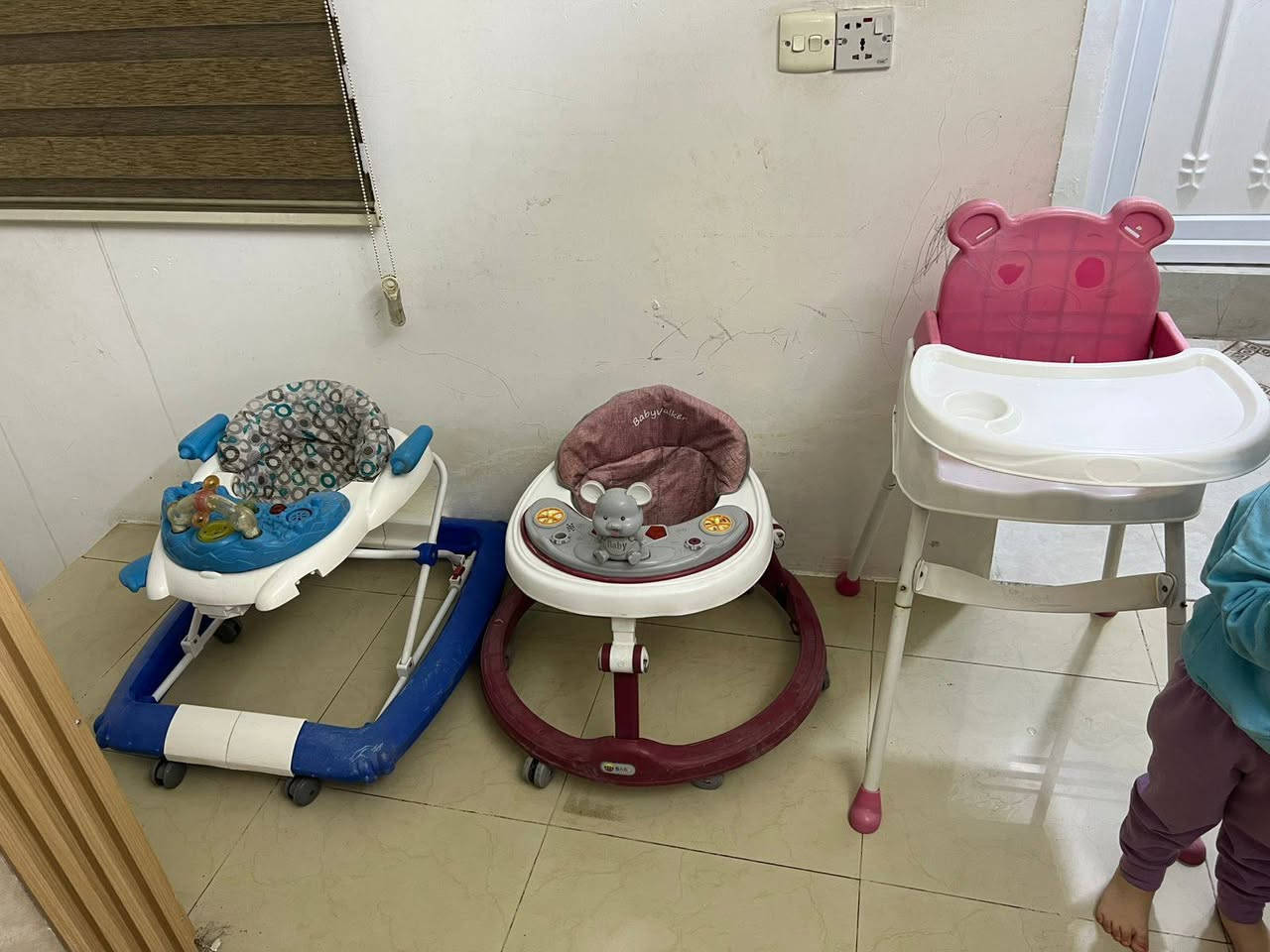نضيفت بدون كسر  الحجله الزركه ب٢٠والحمره ١٥والكرسي اطفال 15 مكاني البياع ***********
