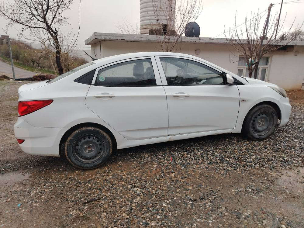 بەناوی خودای بەخشندەی میهرەبان 
هۆندای ئەکسنت بڕاوە بۆ فرۆشتن
مۆدیل 2012 
بێ دەعم و لیدران 
بێ خایس و ڕزیوی 
گێڕ ومەکینە بەشەرتی دەفیتەر 
توندوتۆڵی و کارەبایی بەشەرت 
برێک و ئەی بی ئێس بەشەرت 
چوار تایەی خاوێنی لەژێرە
ئیکۆ و گێچ لێزەریە 
شاشەیەکی فول مواسەفاتی بۆ بەستراوە
سەیارەکە مەکینە 16 ی مەرغوبە بەنزین زۆر کەم دەخوا
سعری زۆر گونجاوە 48 گەڵاو معامەلە
شوێن ڕانیە 
*********** 
واتس ئەپ و مسەنجەر کراوەیە.. رانية, السليمانية
