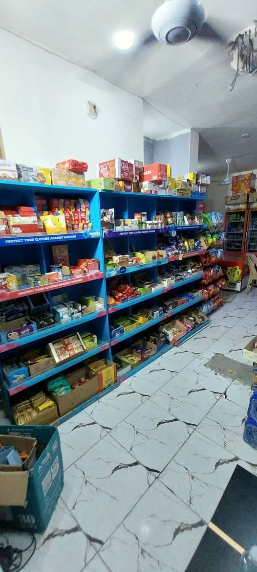 السلام عليكم اسواق للبيع كاملة وشغالة وخير من الله 
العنوان الدورة مجاور كلية الهادي ناشرلك الصور وشوف 
***********
