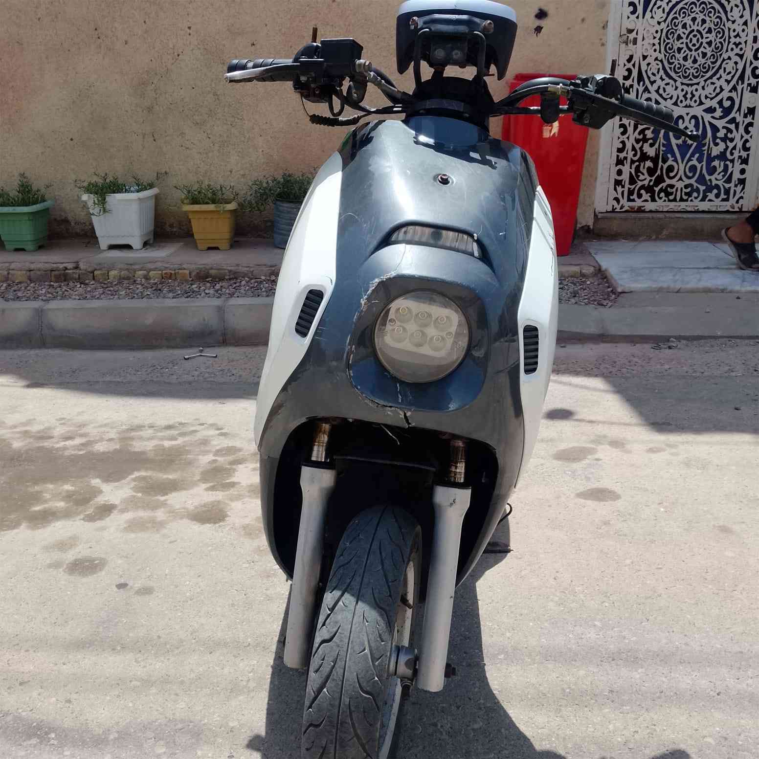 دراجه للبيع دايلم كوري دراجه أوراق وكله شغاله عوزه باتري دراجه مبدل بيه بس ولفات وعوزه شغلات قليله عنوان ميسان حي جامعه هذا رقمي ***********متواجد واتساب او تصال عل شريحه سعر 350وبين مجال
