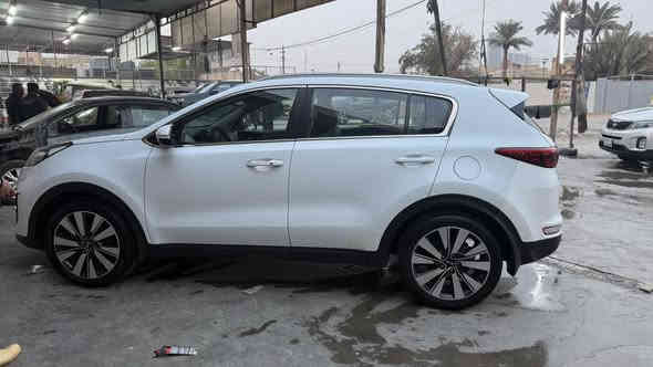 السلام عليكم
سبورتج خليجية موديل 2017 رقم بغداد
ماشية 98 كيلو
مكينة 2000 دوش كفالة
بانوراما
بصمة تشغل وبصمة ابواب وصندوك
صندوك كهرباء
تشغيل عن بعد
اشاير بالمري+المري شفط
تبريد قطعتين
شاشة+كامرة دواره
لد نهاري
دوشمة جديدة
صدرها نضافته 90./.
تخم تاير باتري جديد
سايد بريك بالرجل
السيارة مكفولة من البارد والتعديل 
والسيارة بيها باب الصندوك بي صبغ واضح بالسونار بدون دواخل وبدون 
سعر السيارة 183 ورقة وبيها مجال
مكاني بغداد الزعفرانية..***********
