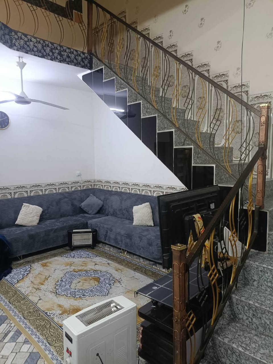 #السلام عليكم بيت للبيع الشهداء المساحة ١٣٧ متر قاطين 
#٣غرف نوم البيت جاهز من كلشي نقص فقط الواجهية 
#الواجهية ٦/٧٥ في النزال ٢٠ تفاصيل اكثر خاص او الاتصال 
#ابويزن   ***********
#اكرم الخالدي ***********
 مكت دارك للعقار شارع العام مقابيل مطعم الظيافة
