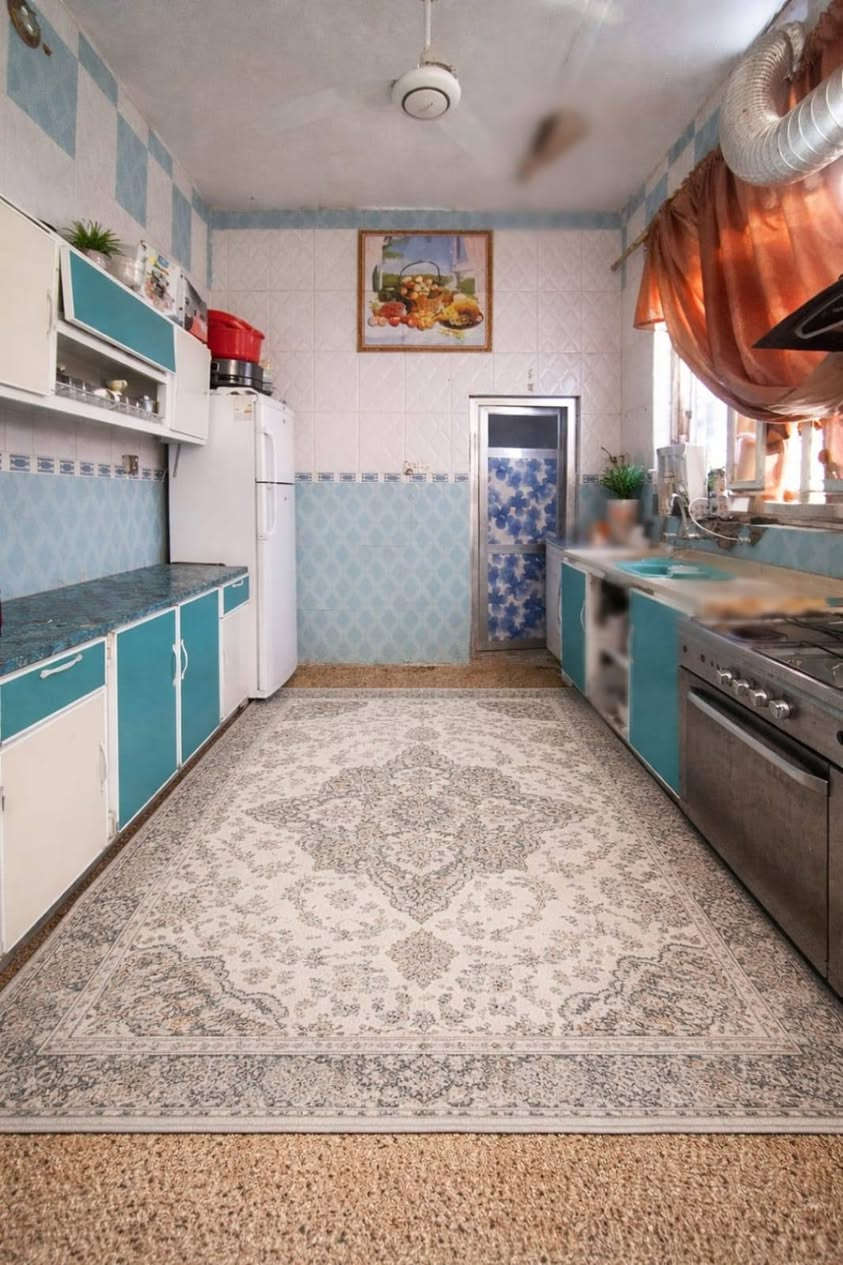 بيت للبيع مساحه 115واقع حال اكبر بناء طابوك طابو صرف البيت متكون من
استقبال
صاله
مطبخ
غرفه كبيره وحده
حمام داخلي داخل المطبخ + منور
طارمه
بيتونه+ سطحين واحد مقابيل الثاني
الموقع: حي بيوض مقابيل حسينية الزهراء قرب مولدة علاء
السعر 54 وبي مجال الرقم: ***********
