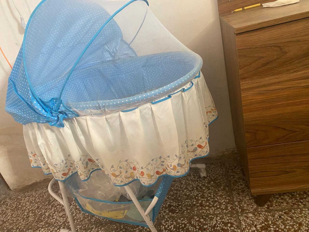 السلام عليكم
عندي كاروك مشتريته ب45 جديد ونظيف ومابي اي خلل نهائيا
رايدته ب20 الي يفيده يدخلي خاص


**إذا كنت صاحب هذا الإعلان وتريد حذفه لأي سبب، رجاءا أرسل رسالة إلى الدعم الفني**