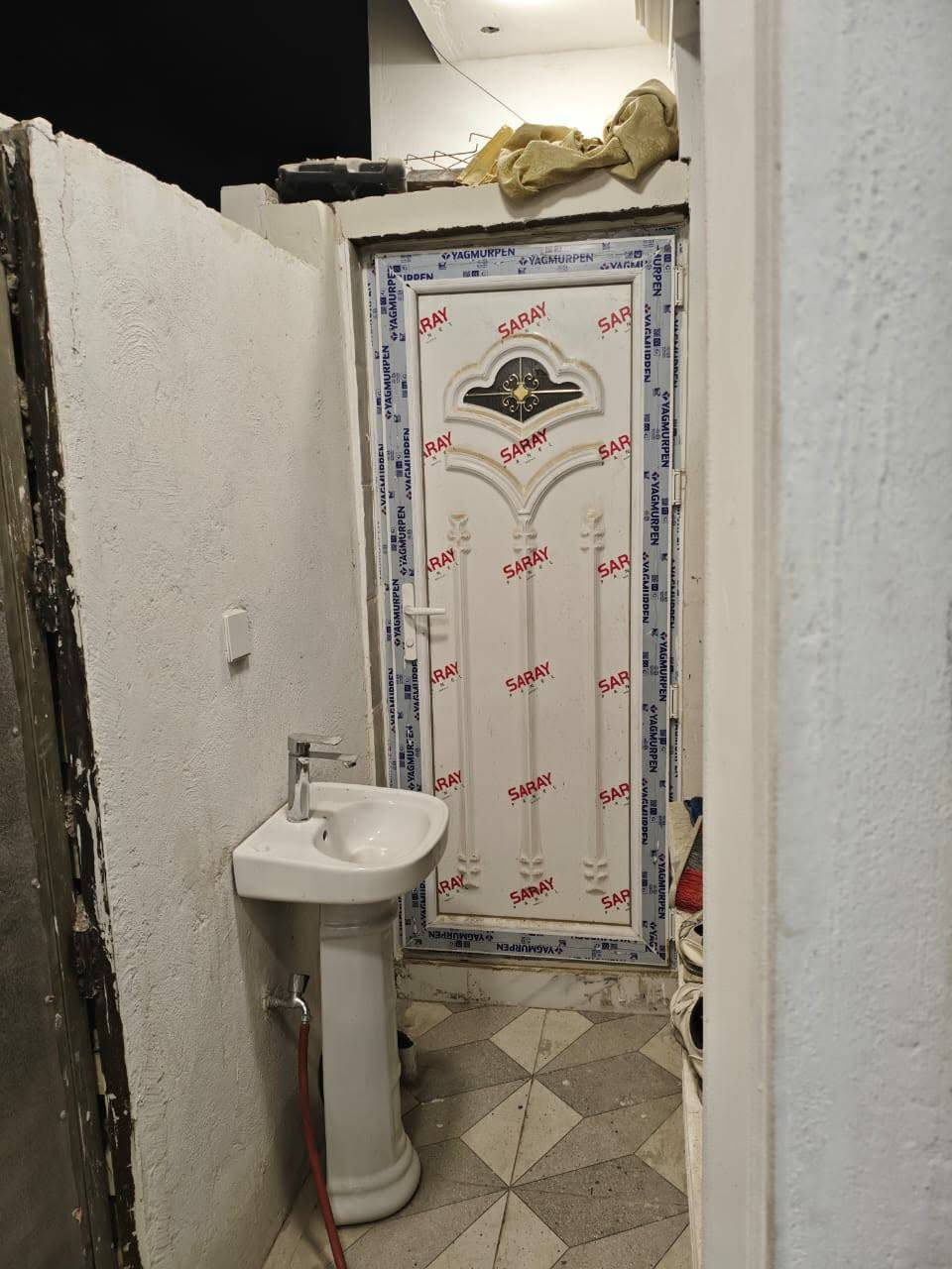 مشتمل مساحة 50 متر للبيع  العنوان بغداد منطقة الدوانم نهاية الشرطة الخامسة يحتوي المشتمل على 2 غرف نوم وصالة ومطبخ وخدمات نوع السند زراعي 25 اصولي مكاتبة مع صاحب السند مباشر السعر 65 مليون وبي مجال الاستفسار اتصل على هاذا رقم او ادخل خاص 
*********** يوجد واتس اب
