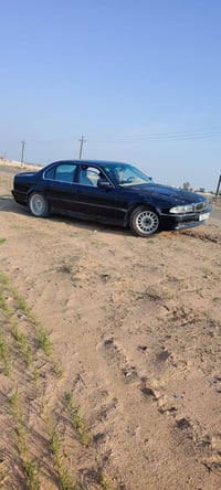 للبيع ١٩٩٨ سيارة جاهزة كير ومحرك وتدفئة وتبريد وصدر ٧٠ بالمية كشرها مح...