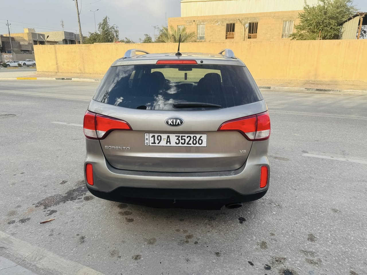 السلام عليكم للبيع كيا سورنتو امريكي موديل 2015 حجم المحرك 6 سلندر  7 راكب السعر 145 ورقه وبيها مجال حادث جاملغ امامي وباب صدر والخلفي مبدلات نفس لون بدون صبغ   بدون دواخل  حداديه جديده امامي وخلفي  مكينه وكير مكفولات سياره جاهزه ماشيه ميل149 سياره كربلاء للاستفسار ***********
