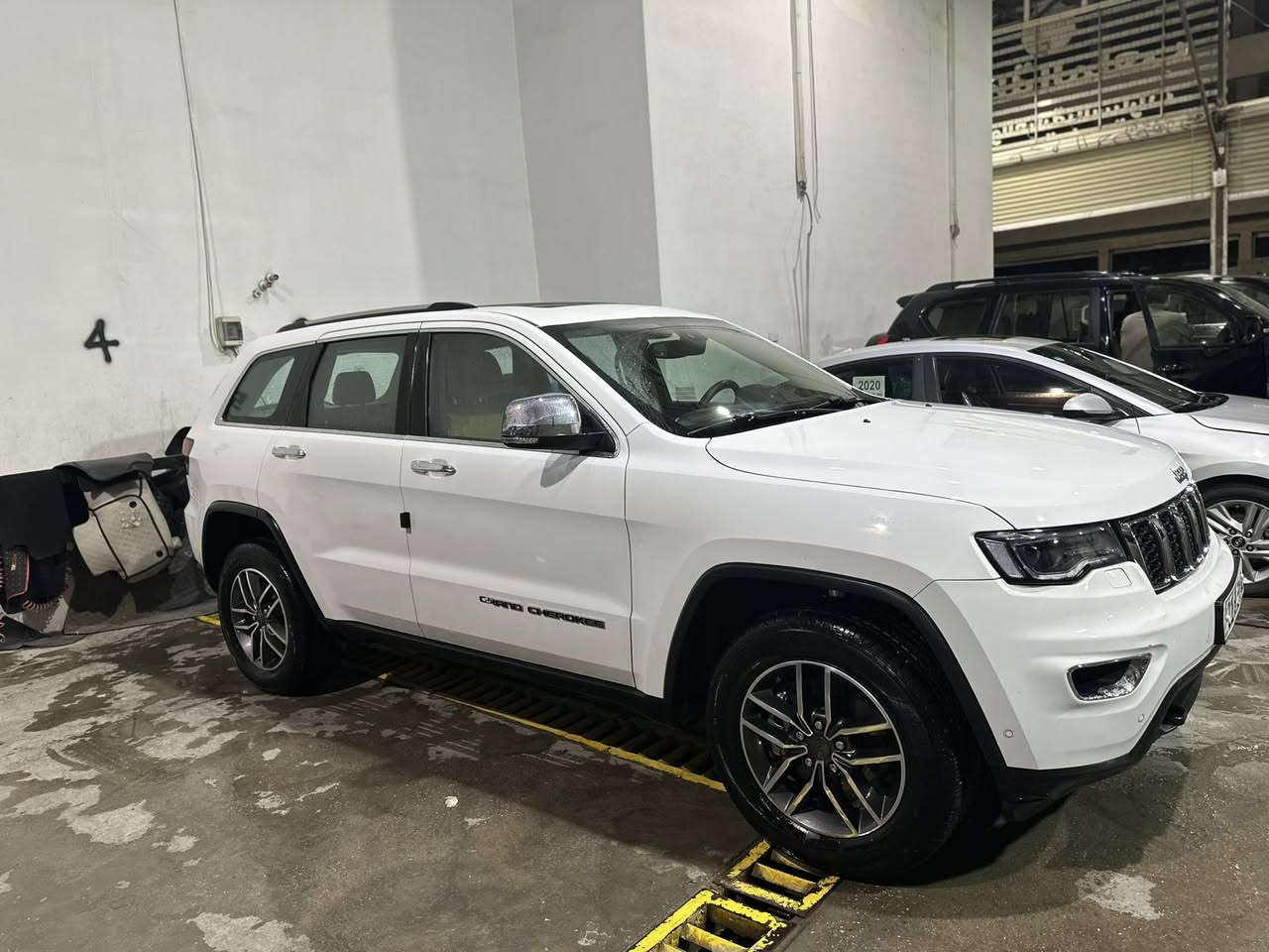 جيب  خليجي  ٢٠٢٠ هارلم لمتد 4x4 فول موصفات 1/1  بدون صبغ ماشية ٥٥٠٠٠ كيلو حقيقي جديدة جدا 
حجم المحرك : 6سلندر 3600  
دكمة سبورت  
* بانوراما
*غرفه السياره ابيض مخمل
*حساس مطر 
بصمه دخول ذكي
*شاشه كبيرة اوفرلاند بلادي
*كامره دواره 
*كشنات الاماميه كهربائي 
*شفتات ستيرن 
* حساسات خلفية وامامية 
*دبل كزوز 
*مري شفط
* لد امامي ~لايت زينون بلادي   
*سيدي 
*دمام خلفي 
*ايكو 
*زراك لايت
*تبريد قطعتين 
* سستم صوت ٩ سماعات دمام خلفي 
* اشارات مرايا 
*كير طيارة 8 نمر 
* تحكمات ستيرن 
* تدفئة مرايا جانبيه 
للاستفسار الاتصال او واتساب 
غير متواجد على فيس بوك 
***********
