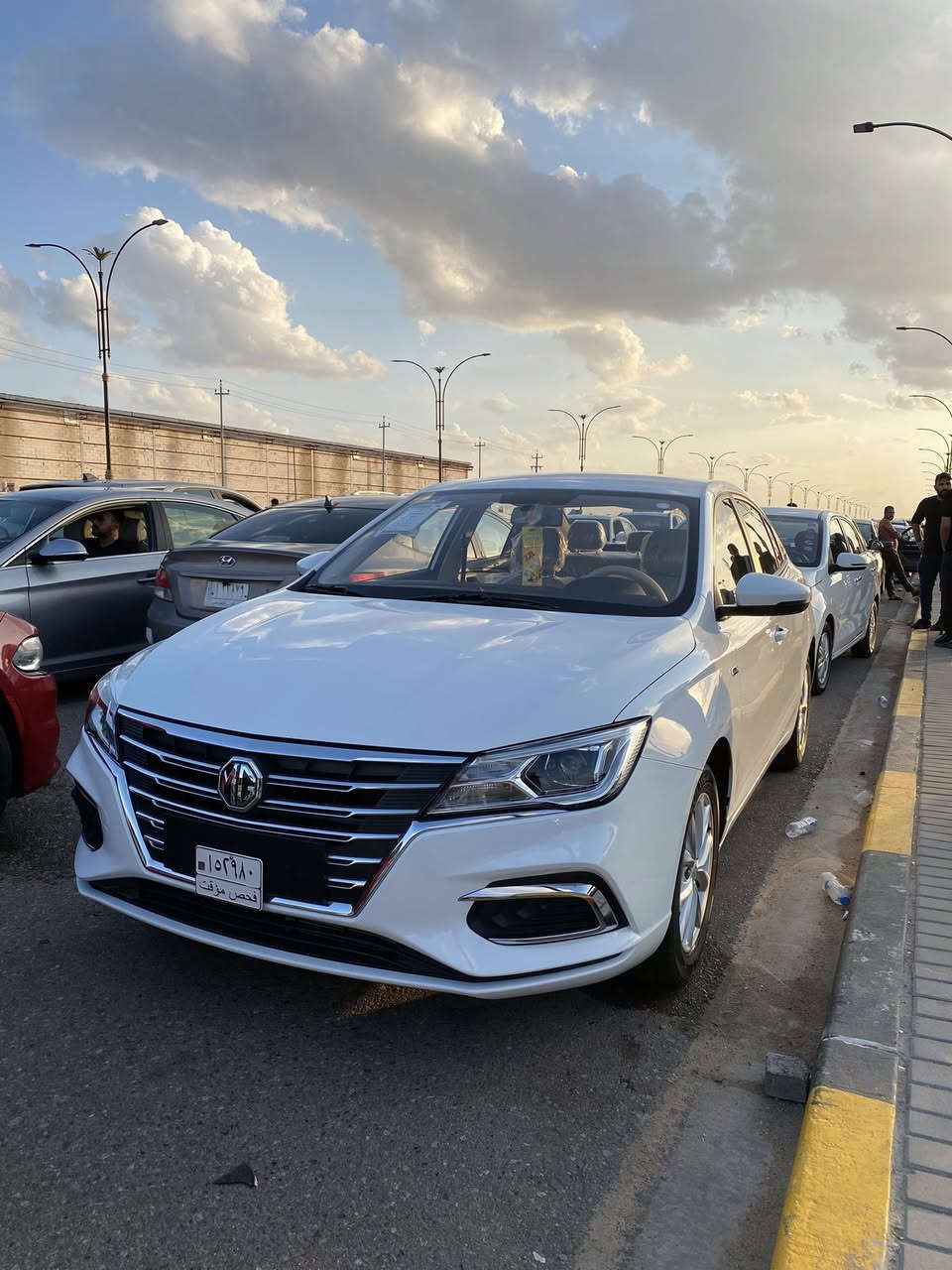 سلام عليكم ام جي للبيع موديل 25
ماشيه 2000بدون رقم سعر 90وبه مجال 
العنوان البصره القبله ***********
