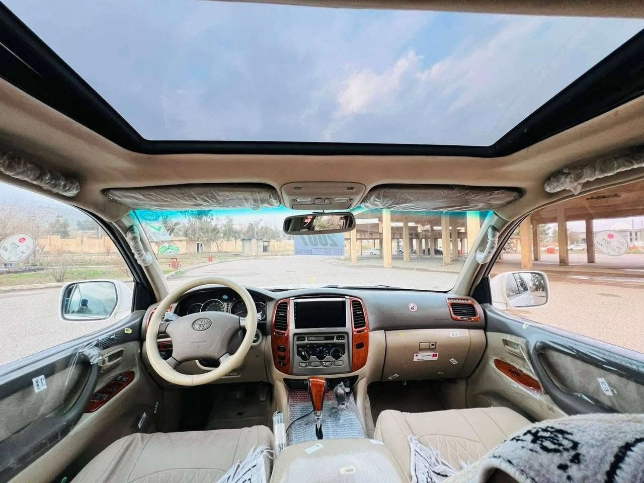 ***********
مؤنيكا مۆدیل2007 فول مواسه فات سه ياره كي زؤر جوانه سه نه وي تا 2029 تازه يه  پاره ي ژينگه و ريگاي دراوه  ره قه مي تازه يه  هه زه ي تازه يه  چوار تايه و ويلي ده لوبي نوي له سه ره  زؤر توند تؤله يه ك دينار مه سروفي تيدا نيه مواسه فات گير تؤماتيک ناو زه رد  چوار جام كاره با  سه لاجه  ناو فؤرميكا  حه ساس ABS  سلايت  شاشه ئايپاد و كاميره  3 ريز كوشين  ته بريد مه ركه زي 190ڕۆییە  مه كينه ي نه كراوه ته وه سه ياره كه حيزام بؤياخ كراوه پيشو دواي دەعمی قورسی نیە  سه قفي بؤياخي نيه  هه يكه لي زؤر جوانه گيرو مه كينه و ته بريد ده بل ئه كسل به شه رت  سعري167 وه رەقەو مەجال أربيل, العراق
