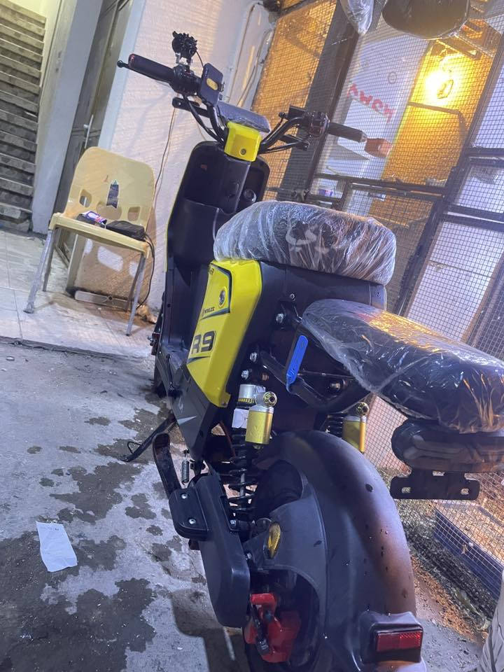 السلام عليكم r9 موديل 25 نضافه فول شوفه عيونك بطاريات ونلي 32رايده 475 وليها مجال وترهم مراوس مكاني بصره قبله ***********
