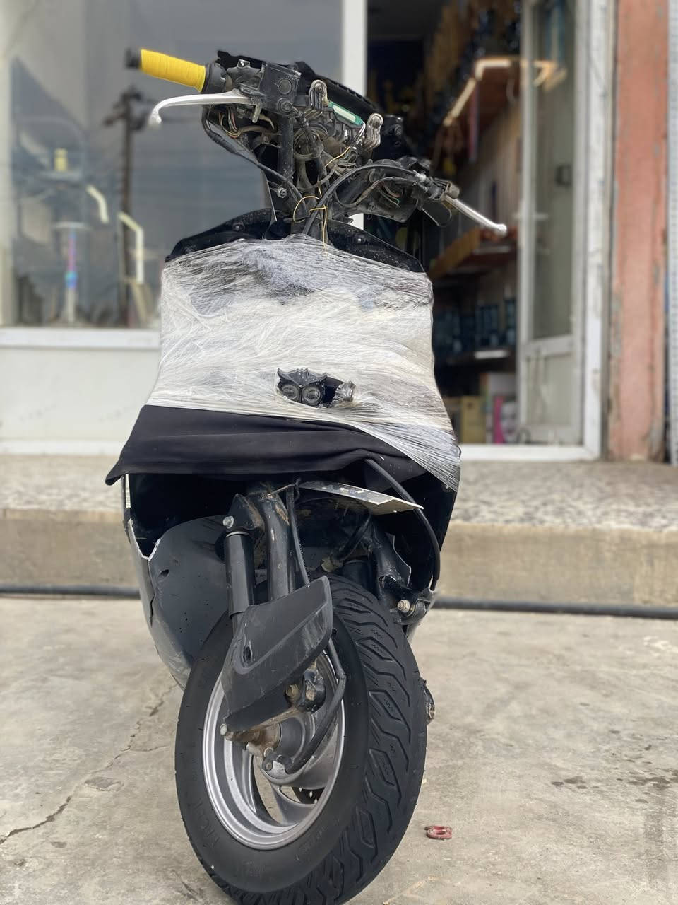 السلام عليكم ورحمة الله وبركاته دراجه للبيع هونده نقصه كفرات بس دراجه مكينه خرسه محرك مفتوح شلع معدل سلف هندر كهربايات شغال دراجه السعر ٣٠٠ وبيه مجال تعال خاص وبيك خير ودلل مكاني بغداد الحسنييه


**إذا كنت صاحب هذا الإعلان وتريد حذفه لأي سبب، رجاءا أرسل رسالة إلى الدعم الفني**