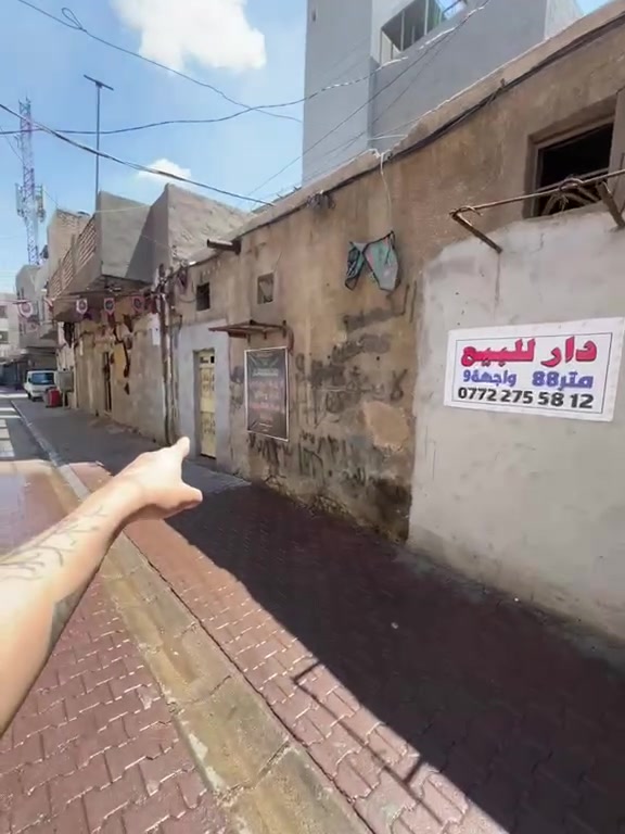 السلام عليكم

فرصة استثمارية مميزة

دار للبيع يعتبر قطعة ارض في منطقة باب الشيخ قرب حسينية الاحمدي

المساحة ٨٨ متر 

واجهة مميزة ٩ متر وربع

تصلح بناية محلات وشقق او مشتملات ثنين  لان واجهة عريضة ومقابلهة شارع يعني يعني ماكو بيوت مقابلهة

فرصة مميزة وسعر مناسب 

البيت مال ورثة وجميع الورثة مسوين وكالة لماحمي فتح بيان ثاني يوم

للتواصل 

***********
