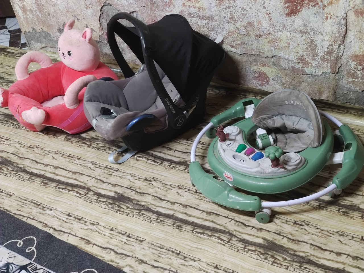 سلام عليكم اخوان اغراض منزليه للبيع واسعار مناسبه واكو هواي اغراض غير الي ناشرهن 
عنوان البصره ٥ميل 
كلمن وسعره وبيهن مجال نساهل 
بيهن للتواصل هذا رقمي ***********
موجود وتساب ورصيد
