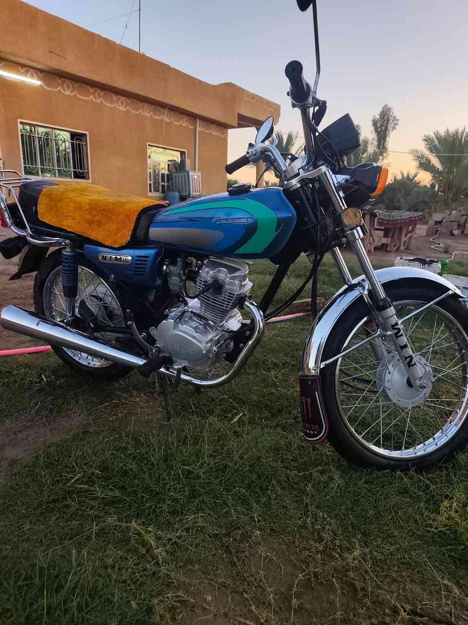 سلام عليكم للبيع دراجة نامة مديل 25 كفالة اوراق كاملة مكاني المحمودية السعر 675 وبيها مجال رقم الهاتف  *********** /***********
