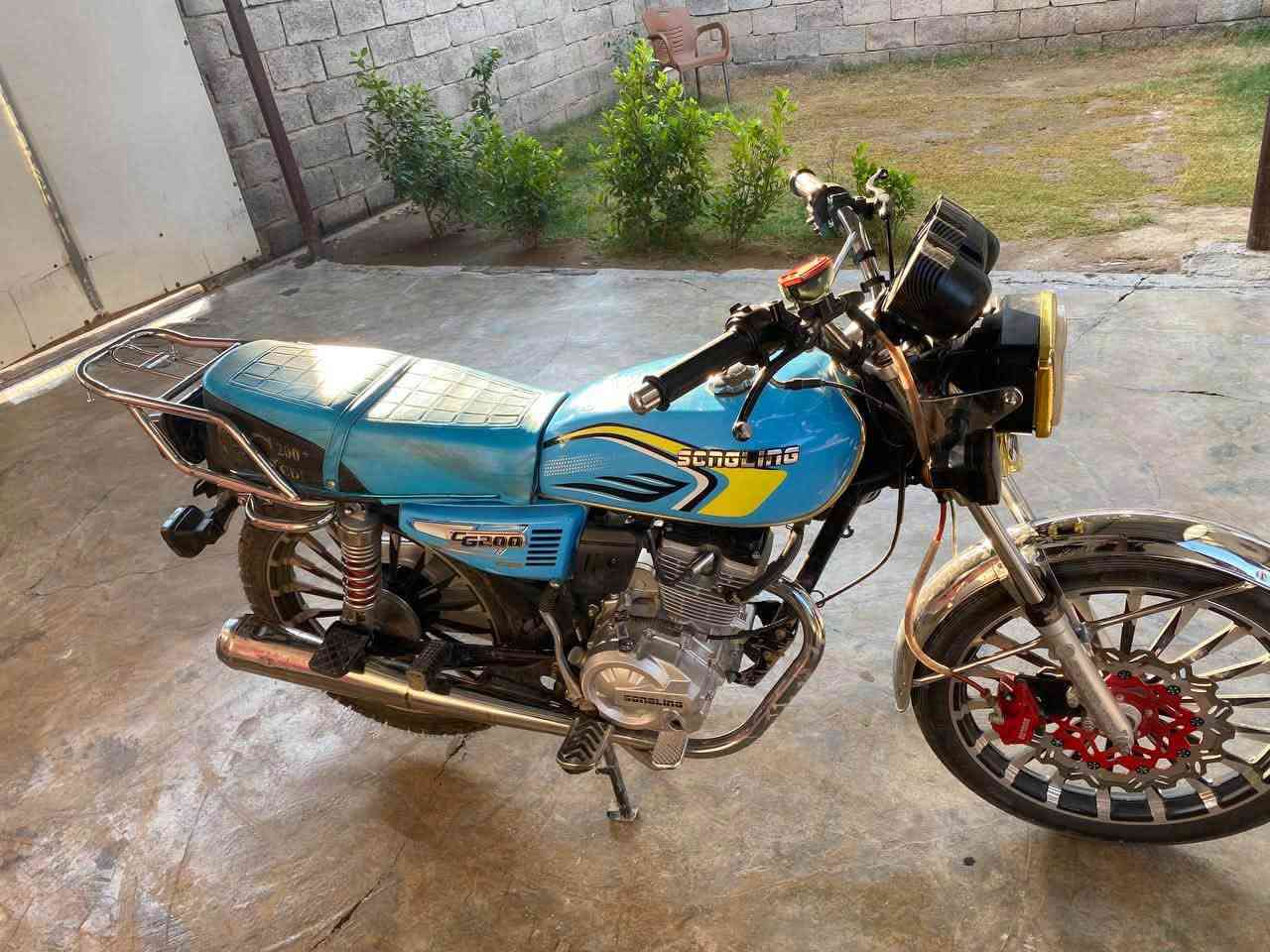 السلام عليكم دراجه سونك للبيع مكفوله عام محرك 200cc دراجه جديده موديل 25 السعر خاص المكان دلي عباس /الهاتف/￼***********

