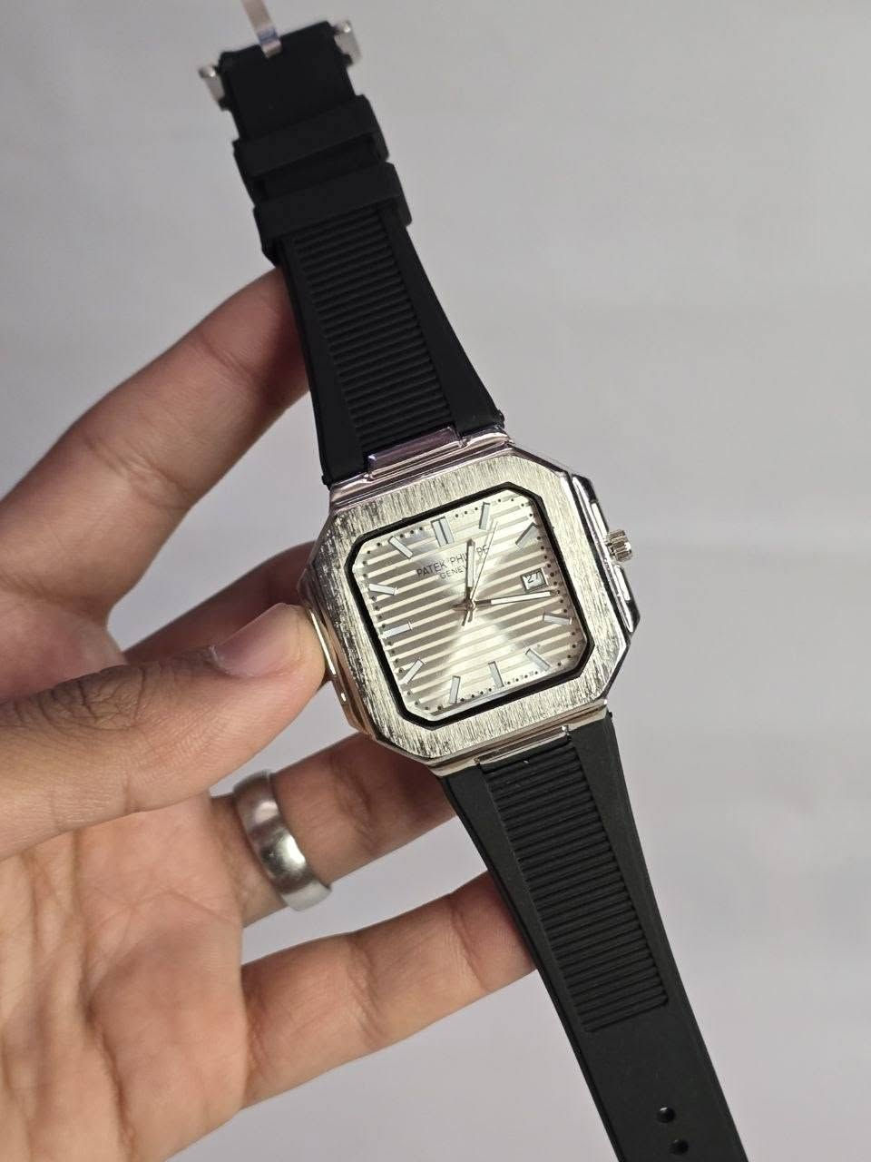 باتك فلبPatek Philippe رياضي
تحفه فنيه تتخطى مفهوم الوقت
لمحبي رياضي 
مكينة كوارتز
الميناء ابيض مميزة
زجاج معدني مقاوم للخدش
الهيكل مصنوع من الاستانلس ستيل روز كولد
مختمة من كل مكان
سير ربل كوالتي حلو

السعر :- 10  الف ع اول تم
للحجز والاستفسار يرجى الاعتماد خاص


**إذا كنت صاحب هذا الإعلان وتريد حذفه لأي سبب، رجاءا أرسل رسالة إلى الدعم الفني**