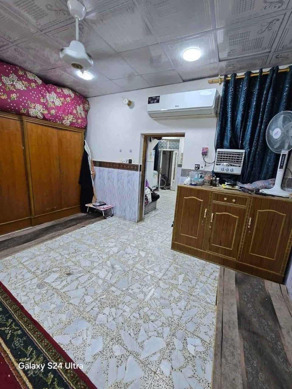 بيت لبيع بشارع المطار الجديد المساحه ٥٠متر شغل درجه اولى يحتوي على غرفه وصاله ومطبخ وصحيات ومكشوفه البناء طابوك السكف كونكريت الساس تجعيب كهرباء بوري البيت مال جناي السعر ٢٣ وبي مجال للستفسار *********** مكتب بركات ام البنين قرب مثلجات سنبله
