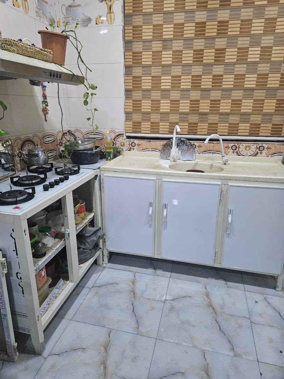 مطبخ ٣ متر مرمر مع سنك متر ونص مرمر تفصال وتزكام ستخدام كلش قليل بعده جديد عنوان بصره شراي اتصل ***********
