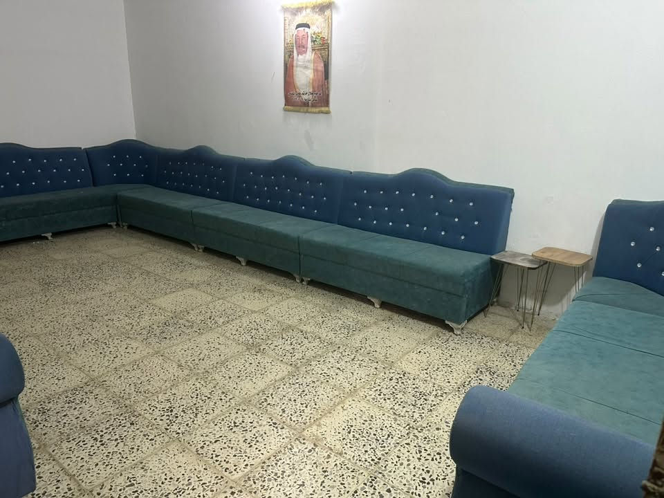 السلام عليكم ديوان 30 مقعد مستخدم اخو الجديد العام فصلتة واريد ابيعة مكاني صلاح الدين الدجيل اتصل وتدلل ***********
