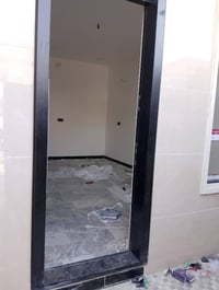 بيت للبيع منطقه الشعب شارع عدن شارع 20 م مساحه 100م واجهه 5نزال 20 بيت...