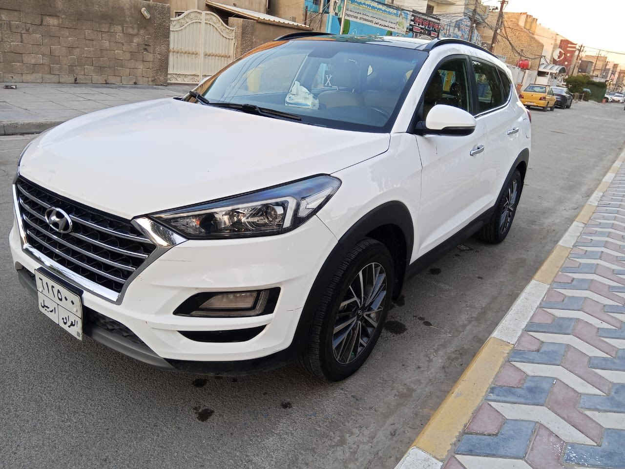 السلام عليكم للبيع توسان 2020 خليجي فول مواصفات محرك 2000 دوش تدفئه تبريد بيها جفية خفيفه على جهه اليمنى رقم اربيل بإسم شركة 
مكانها بغداد ***********
الاستفسار رقم
