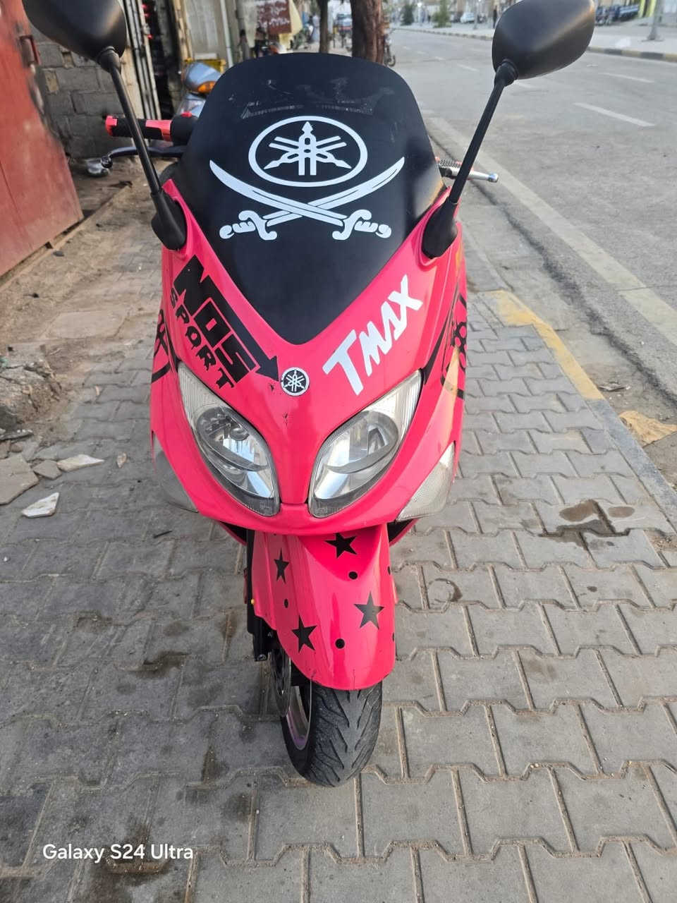 سلام عليكم تي ماكس 2008.    للبيع   دراجه مزوده 
مصبوغه جماليه 
مكاني كوت مركز مدينه.  
مكينته مفتوحه اومشتغليه شغل مضبوط 
يم مصطفى جي تي 
  هذا رقمي ***********
موجود واتساب 
سعر  2و 700 وبيه مجال
