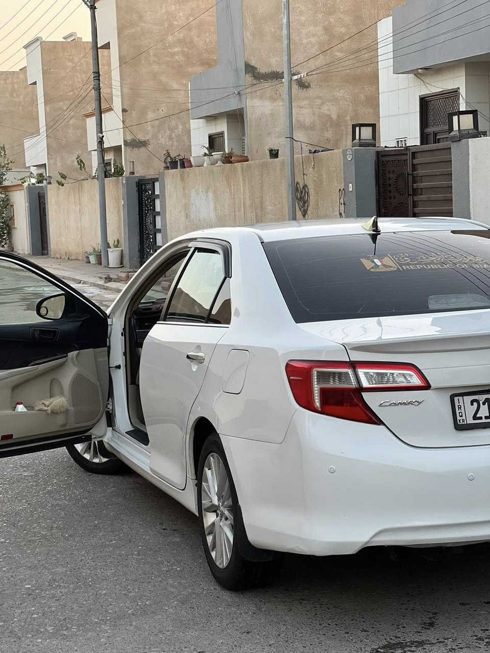 السلام عليكم
كامري موديل 2013خليجي

موصفات الخليجي معروفه 

ضرر نص جاملق السياره حلوه ونضيف جدن احلى من الصوره بعد السعر 155

العنوان صلاح الدين تكريت 
***********
