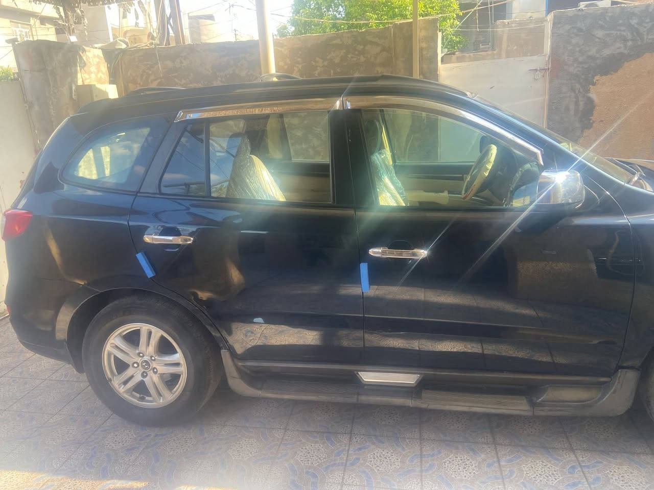 السلام وعليكم سنتافي للبيع 2011سياره كاملةمن كلشي السعر133وبيه مجال قليل وشرفونة ***********
