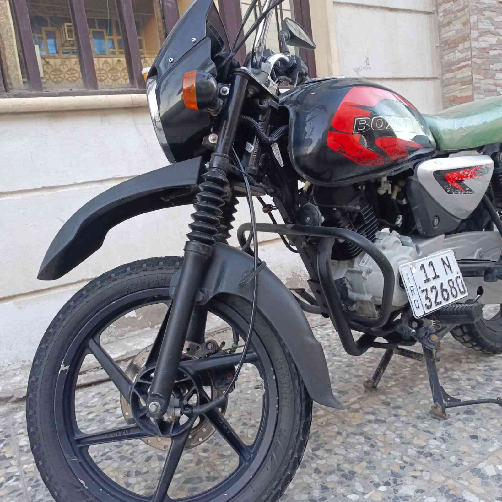 دراجة بوكسر للبيع موديل 2023
دراجة مناقصهة اي شي كاملة من كلشي
بيها ملاحضة رصعات بلتانكي فقط تراي 
الدراجة زيرو وين متريد جيب فيتر وياك وتعال فحص وبخدمتك عنواني بلديات صحفيين 
تواصل ***********
السعر 2700ثنين وسبعمية مجالهة شي بسيط
